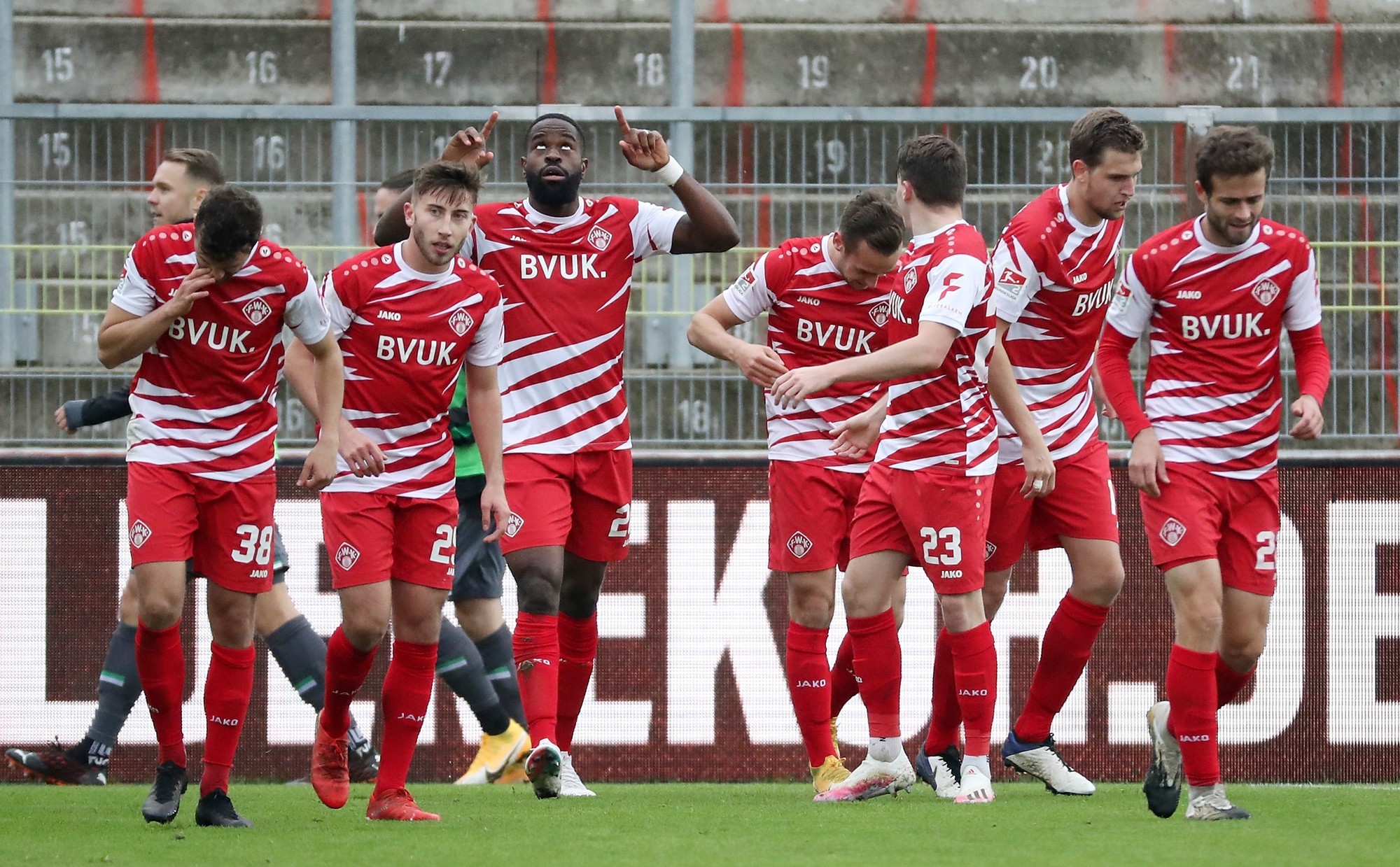 2:1-Erfolg gegen Hannover bei Trares' Premiere: Kickers drehen Partie ...